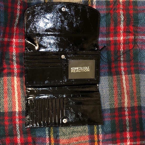 NWOT BLACK KENNETH COLE REACTION Wallet - Picture 3 of 6